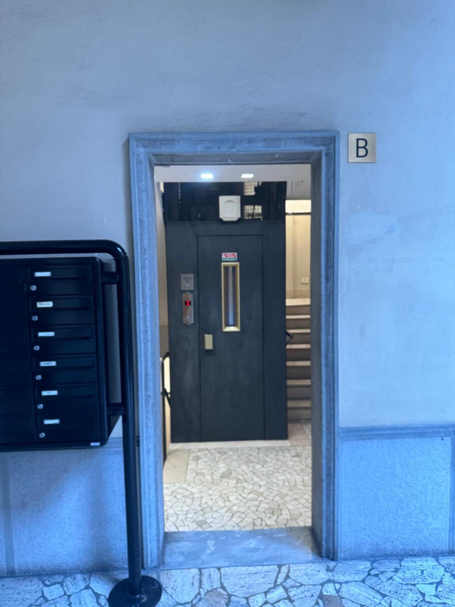 Free 30 Minutes Preemptive Cognitive Disconnect Therapy Price Location Real Duomo Palace Mini Suite Mailand Exterior foto