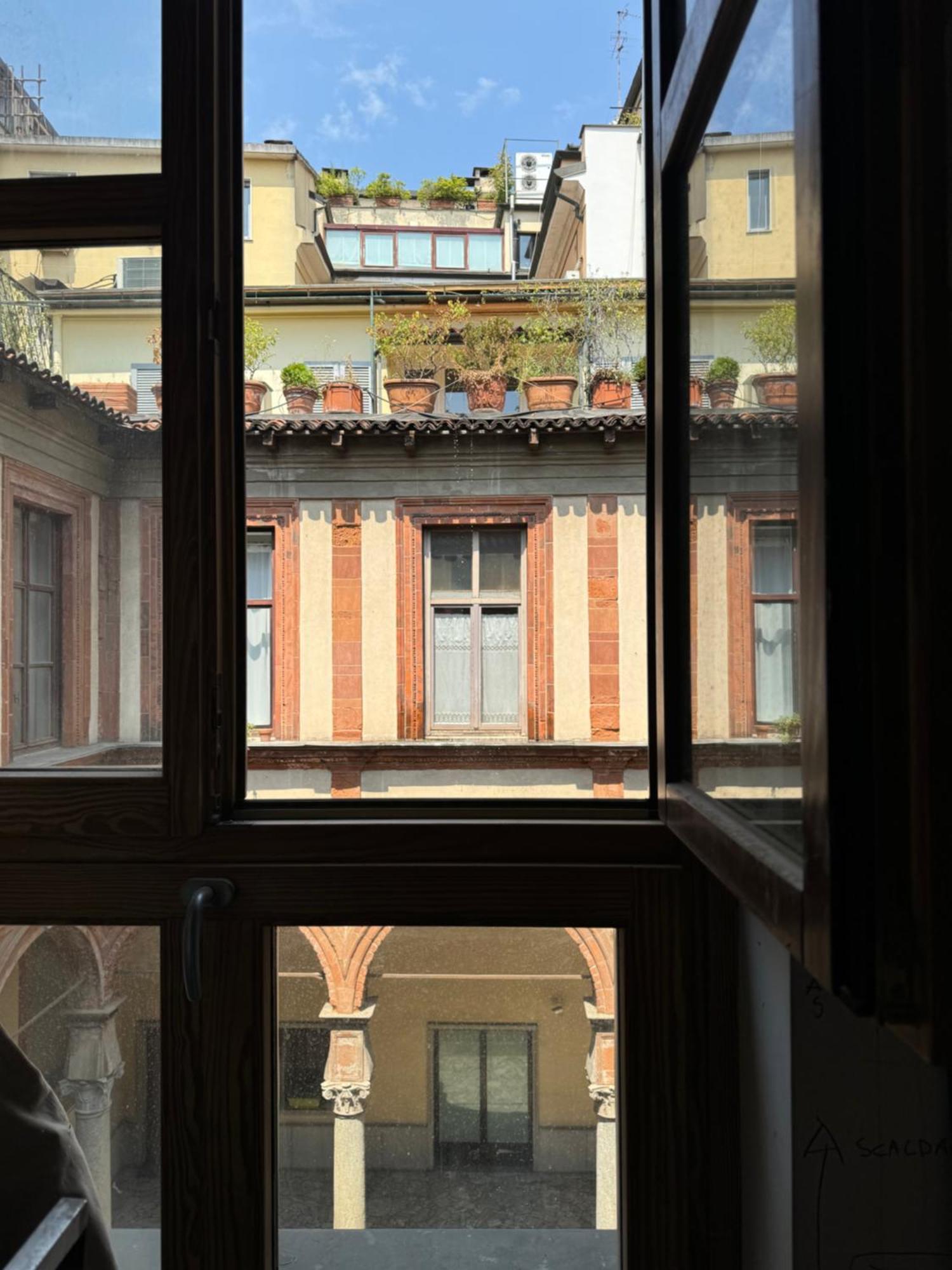 Free 30 Minutes Preemptive Cognitive Disconnect Therapy Price Location Real Duomo Palace Mini Suite Mailand Exterior foto